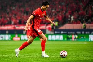 记者谈海港失利:球队板凳深度不够,三个位置需引进合格轮换球员