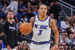 媒体人:贝恩看起来是即插即用型球员 到常规赛被证明啥都是幻觉