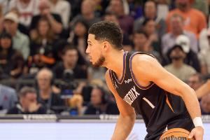 独木难支!布克上半场14中6得17分2板1助1断 罚球5中5&三分3中0