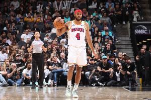 能攻能防!穆迪半场7中4拿到10分1助1断2帽