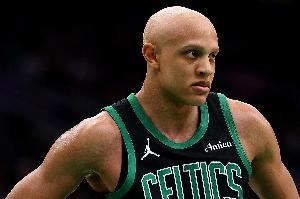 马祖拉:沃尔什始终做好了准备 他帮助球队扭转了比赛局势