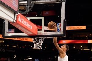 跨不过去!东契奇欲助飞艾顿 文班亚马空中直接拦截