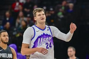 左肩关节盂撕裂!Shams:爵士中锋凯斯勒接受手术 赛季报销