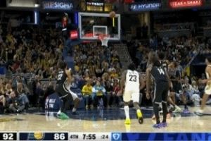 冲击首胜!戴隆·夏普2罚1中 篮网末节轰出11-0攻击波占据主动