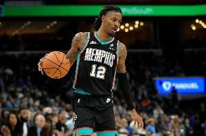 意兴阑珊!莫兰特半场7中2&三分4中1拿到7分 送5助攻&有4次失误