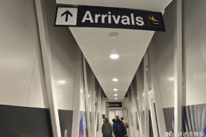 詹俊担任曼城vs利物浦现场解说,社媒晒照:兵临城下……