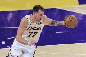 帕森斯:在保持顶级进攻的同时 东契奇展现了自己在防守端的蜕变