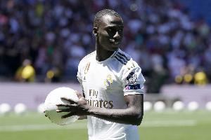 马卡:阿隆索在训练中尝试让费兰-门迪担任中后卫