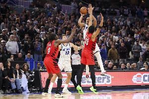 贝恩谈绝杀:画的战术是班凯罗去投篮 但我时刻都做好出手准备