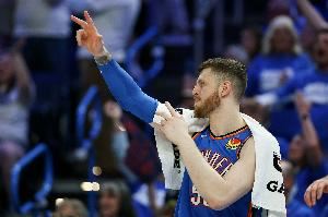 以赛亚·乔:哈滕能为队友创造机会还能冲筐得分 很全面无所不能