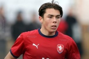 虎父无犬子!布冯儿子路易斯代表捷克U19出战,上演帽子戏法