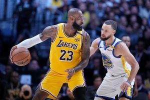 詹姆斯职业生涯为何如此长久?奥尼尔:现在NBA对抗少 他也很自律