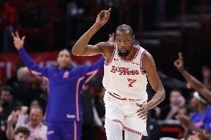 KD生涯174场30+5+5仅历史第8 前十现役竟6人 神人422场断崖领先!