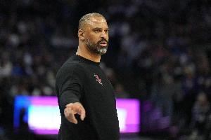 乌度卡:不需要在关键时刻激励申京 他对位打谁都有优势