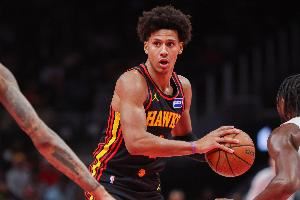 特雷·杨被偷家了!杰伦·约翰逊近3战场均26.7分12.7板9.7助3断