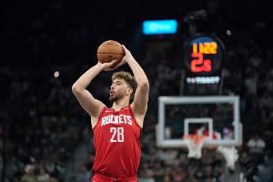 先拔头筹!申京面对防守 金鸡独立中投空心命中