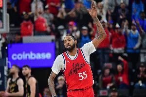 小琼斯伤缺6周!船记:对厄运缠身的快船而言 又一次沉重人员折损