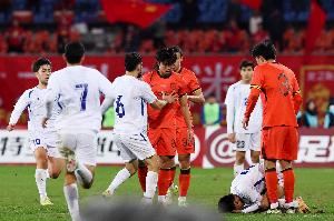 报复动作染红!汪士钦吃到生涯首张红牌,俱乐部+国家队93场15黄