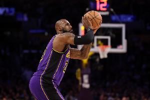 23号第23赛季~詹姆斯2记三分超米勒升三分榜第6 7投11分12助1失误